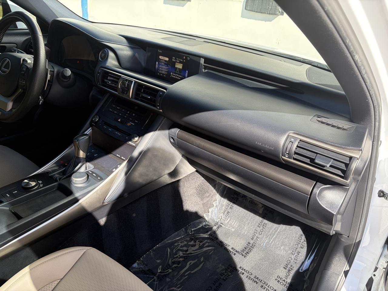 Lexus IS 300  2019