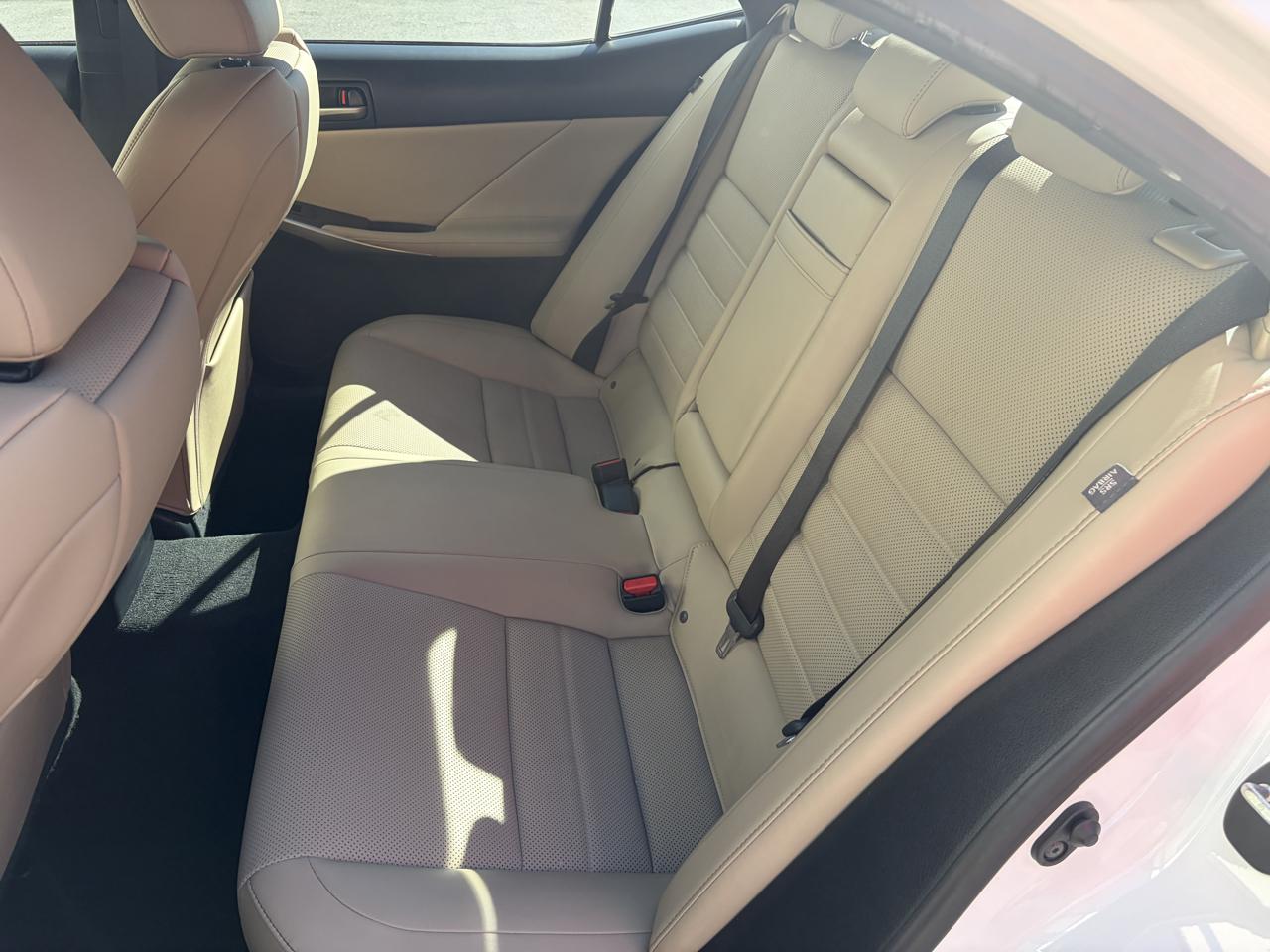 Lexus IS 300  2019