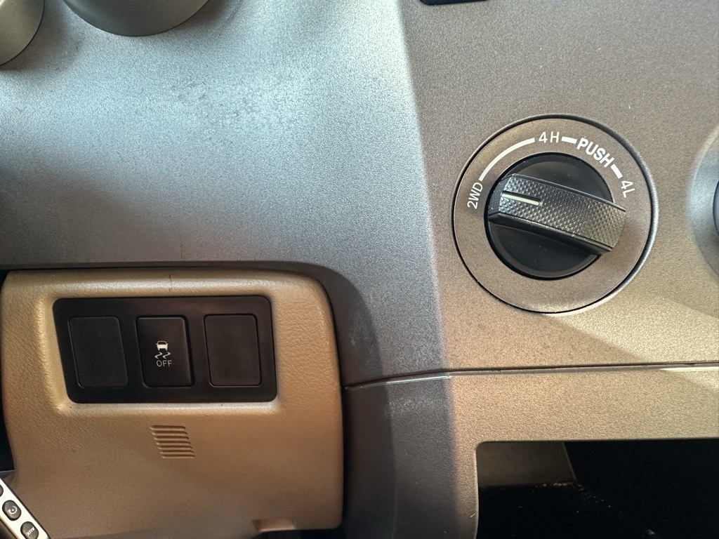 Toyota Tundra 4WD Truck Double Cab 5.7L V8 6-Spd AT (Natl) 2012