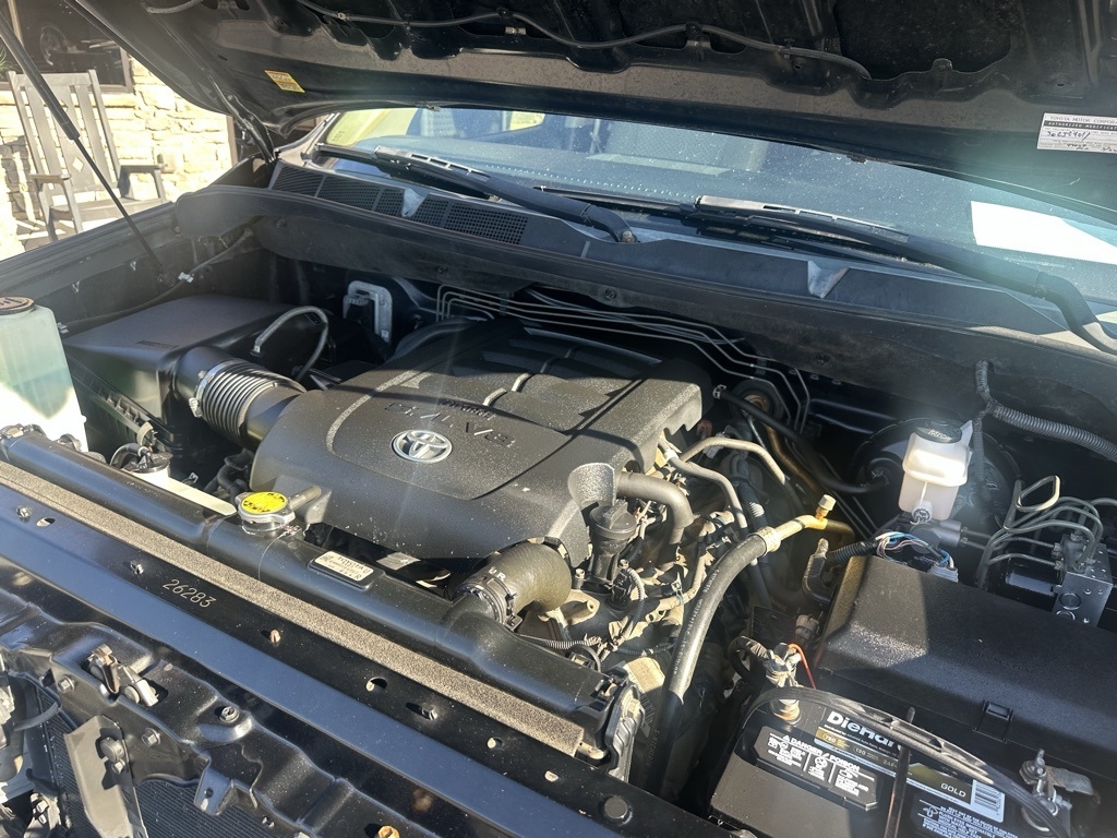 Toyota Tundra 4WD Truck Double Cab 5.7L V8 6-Spd AT (Natl) 2012