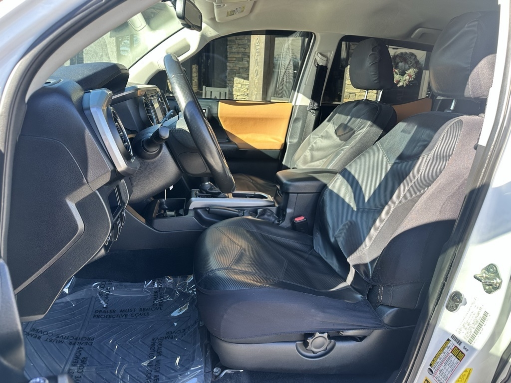 Toyota Tacoma TRD Off Road Double Cab 5' Bed V6 4x4 MT (Natl) 2017