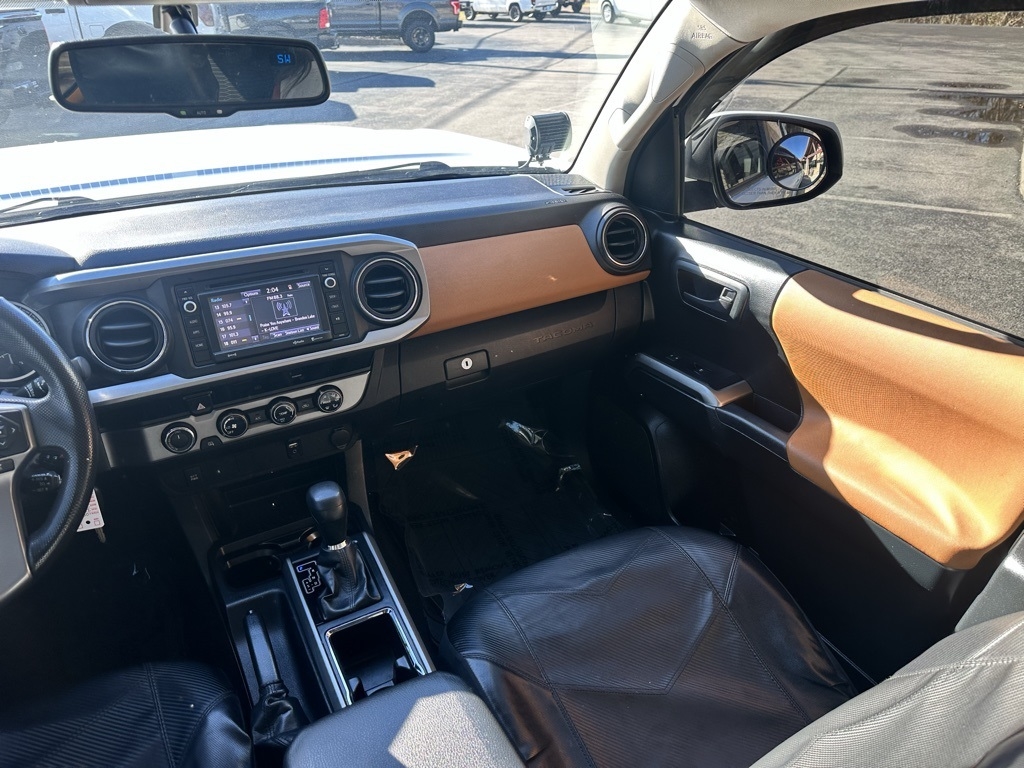 Toyota Tacoma TRD Off Road Double Cab 5' Bed V6 4x4 MT (Natl) 2017