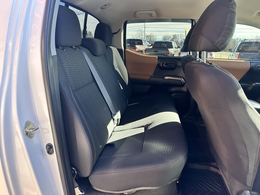 Toyota Tacoma TRD Off Road Double Cab 5' Bed V6 4x4 MT (Natl) 2017