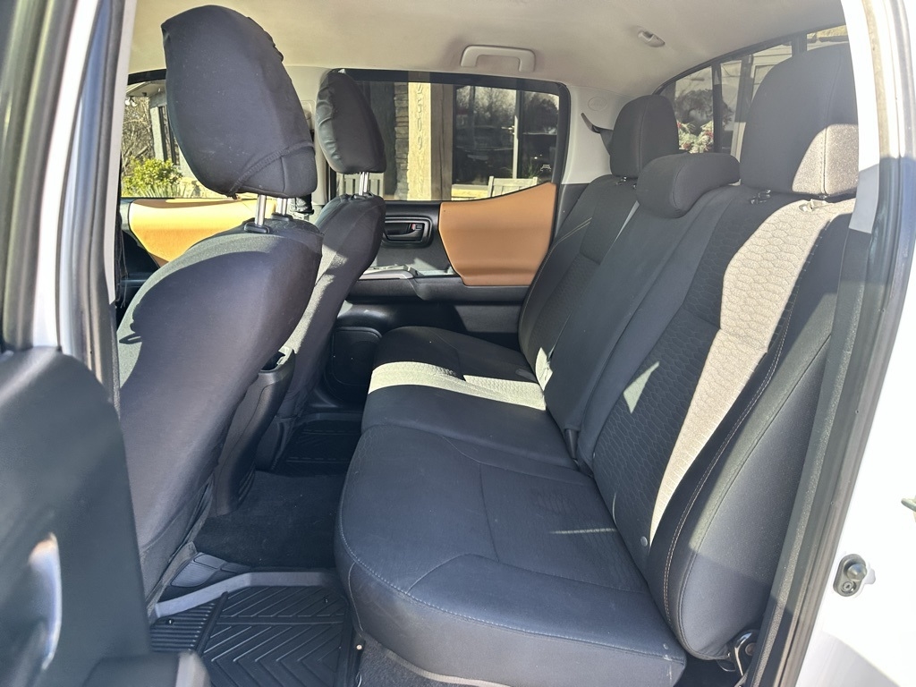 Toyota Tacoma TRD Off Road Double Cab 5' Bed V6 4x4 MT (Natl) 2017