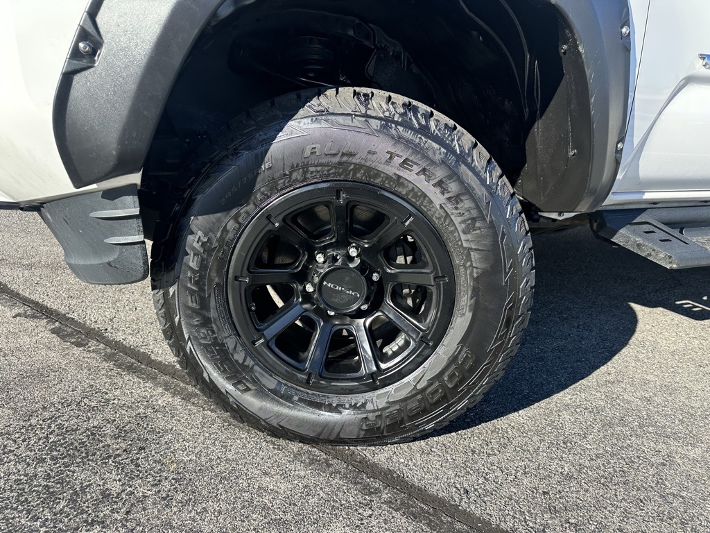 Toyota Tacoma TRD Off Road Double Cab 5' Bed V6 4x4 MT (Natl) 2017