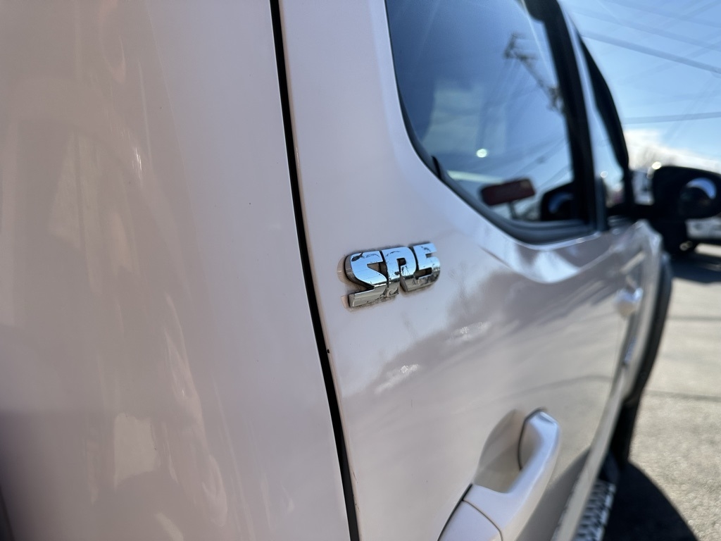 Toyota Tacoma TRD Off Road Double Cab 5' Bed V6 4x4 MT (Natl) 2017