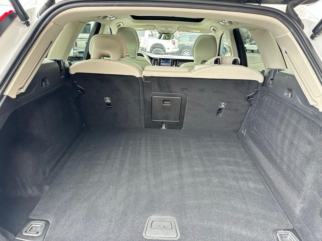 Volvo XC60 B5 AWD Plus Bright Theme 2023