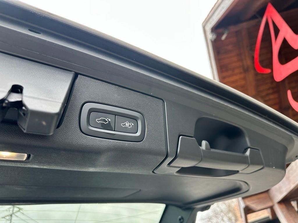 Volvo XC60 B5 AWD Plus Bright Theme 2023