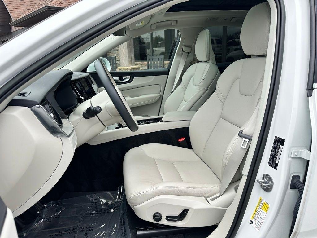 Volvo XC60 B5 AWD Plus Bright Theme 2023