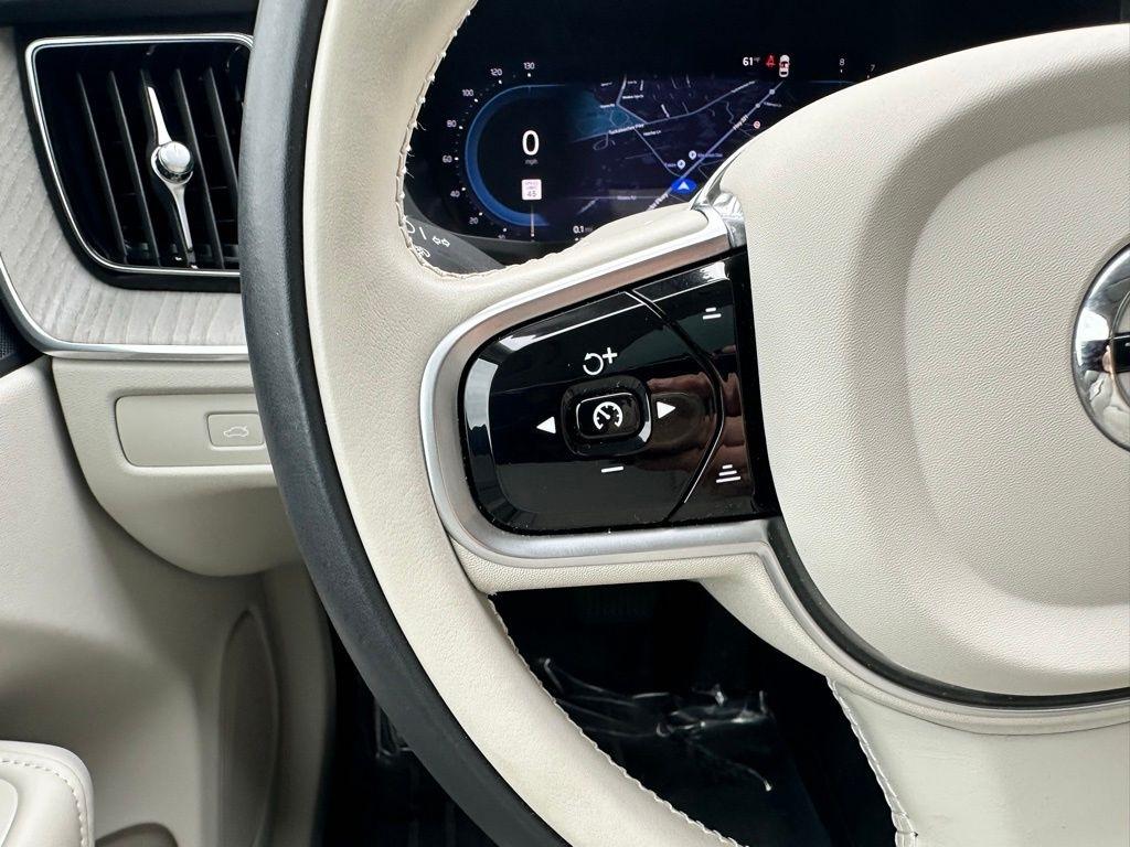 Volvo XC60 B5 AWD Plus Bright Theme 2023