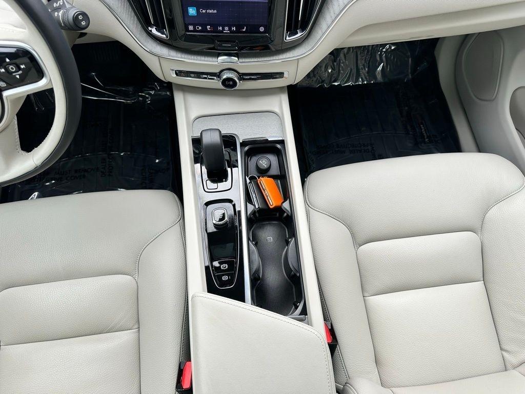 Volvo XC60 B5 AWD Plus Bright Theme 2023