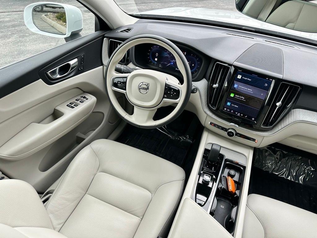 Volvo XC60 B5 AWD Plus Bright Theme 2023