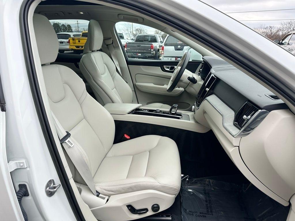 Volvo XC60 B5 AWD Plus Bright Theme 2023