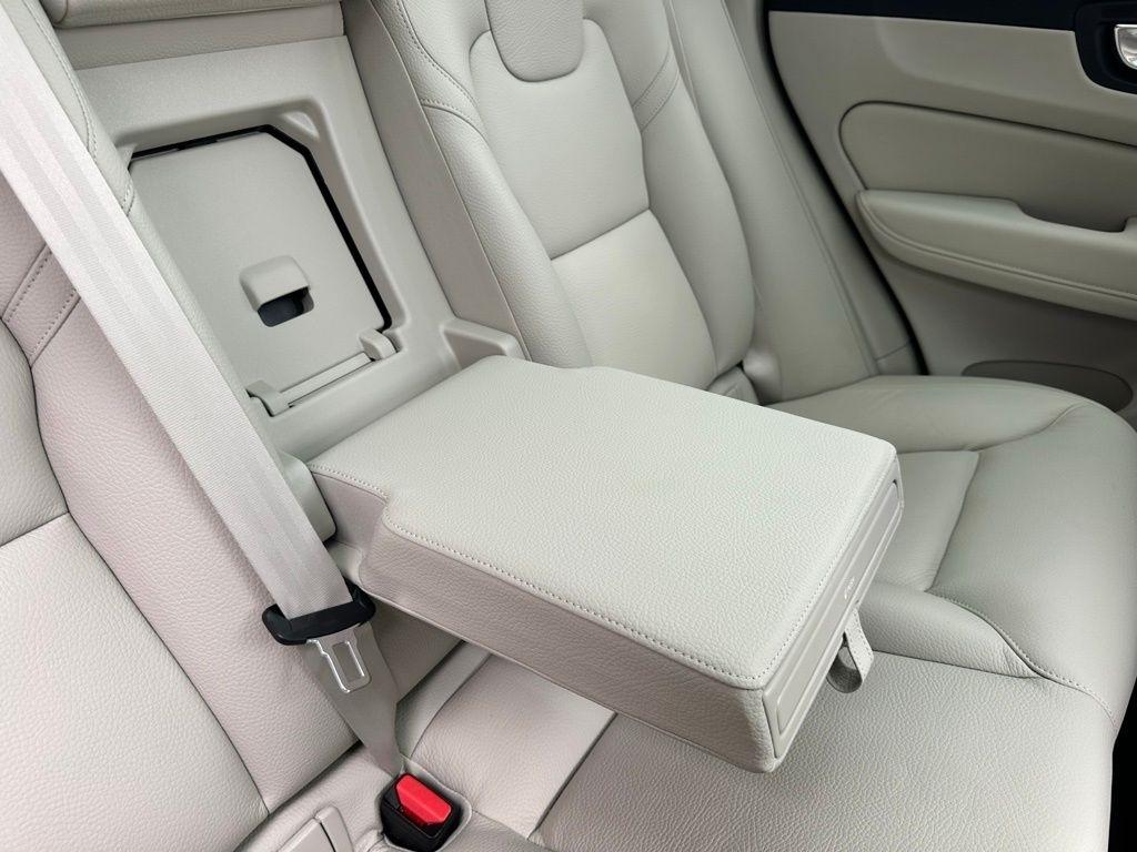 Volvo XC60 B5 AWD Plus Bright Theme 2023