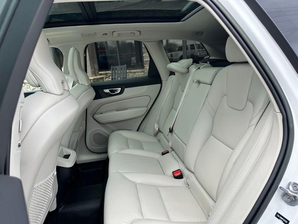 Volvo XC60 B5 AWD Plus Bright Theme 2023