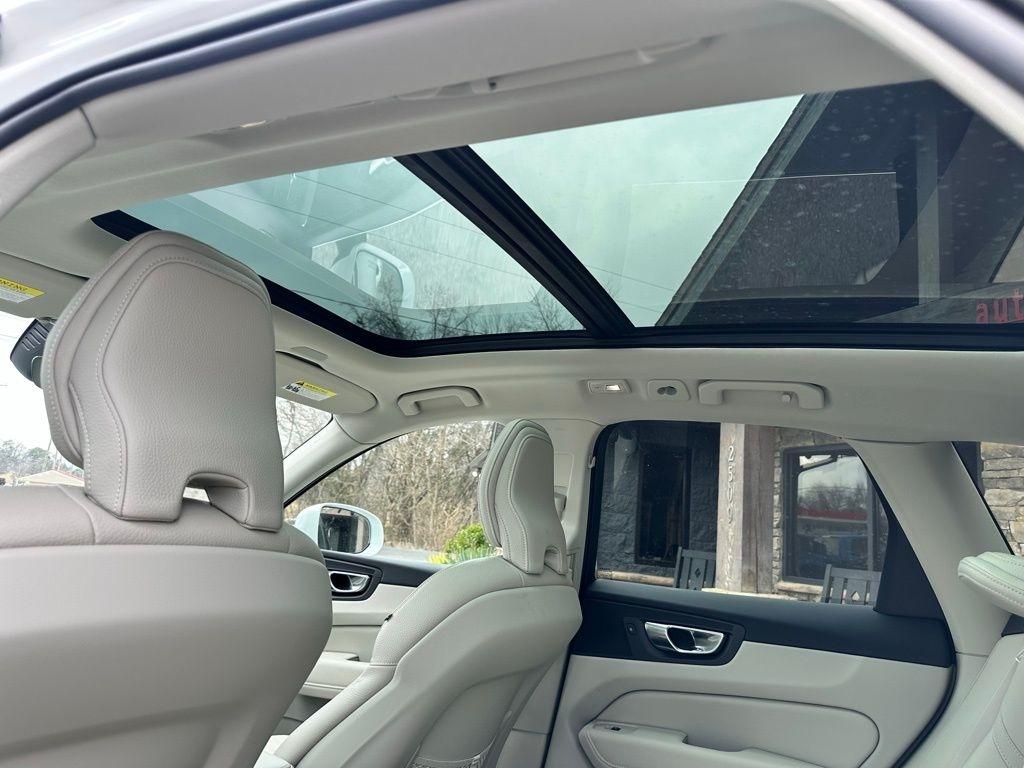 Volvo XC60 B5 AWD Plus Bright Theme 2023