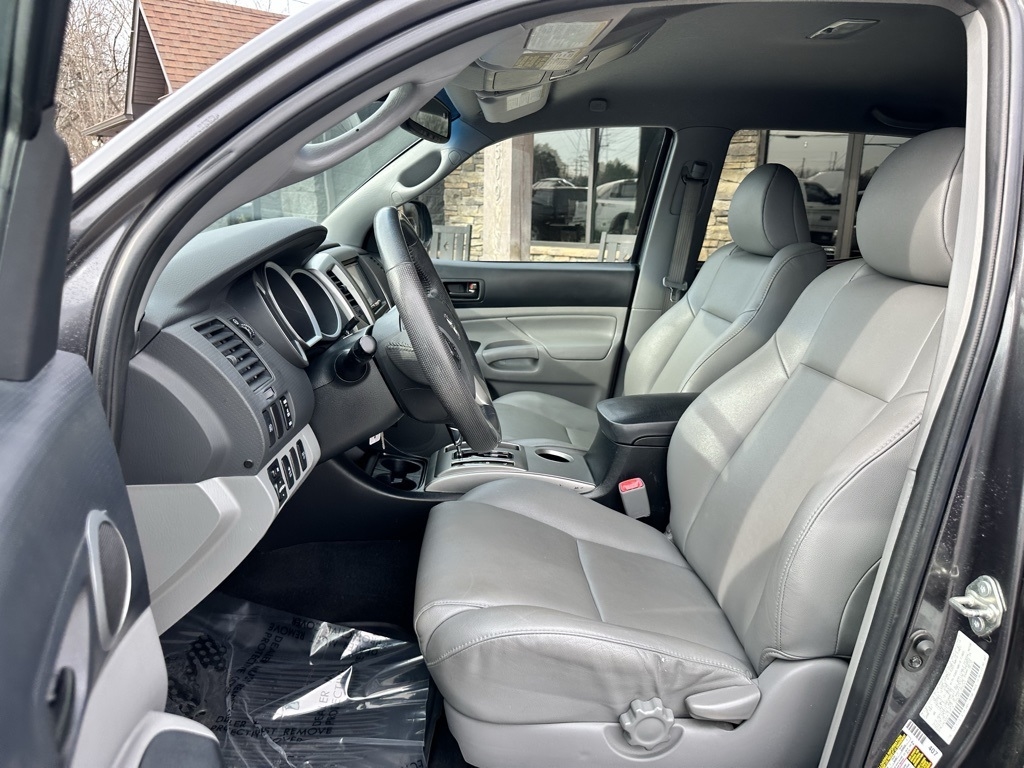 Toyota Tacoma 4WD Double Cab V6 MT (Natl) 2014