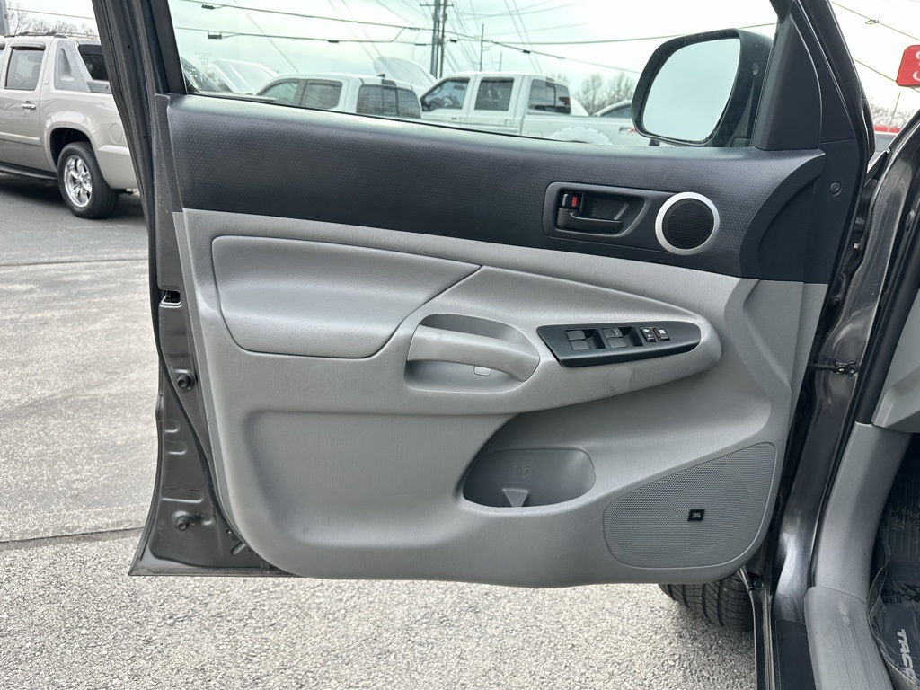 Toyota Tacoma 4WD Double Cab V6 MT (Natl) 2014