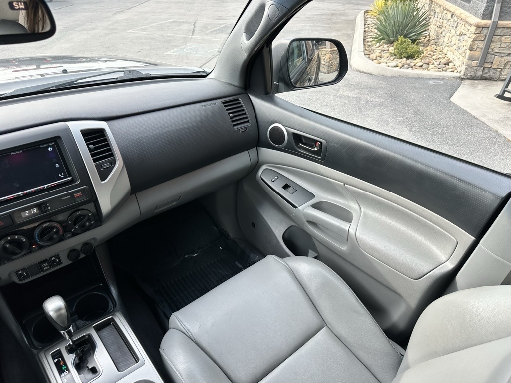 Toyota Tacoma 4WD Double Cab V6 MT (Natl) 2014