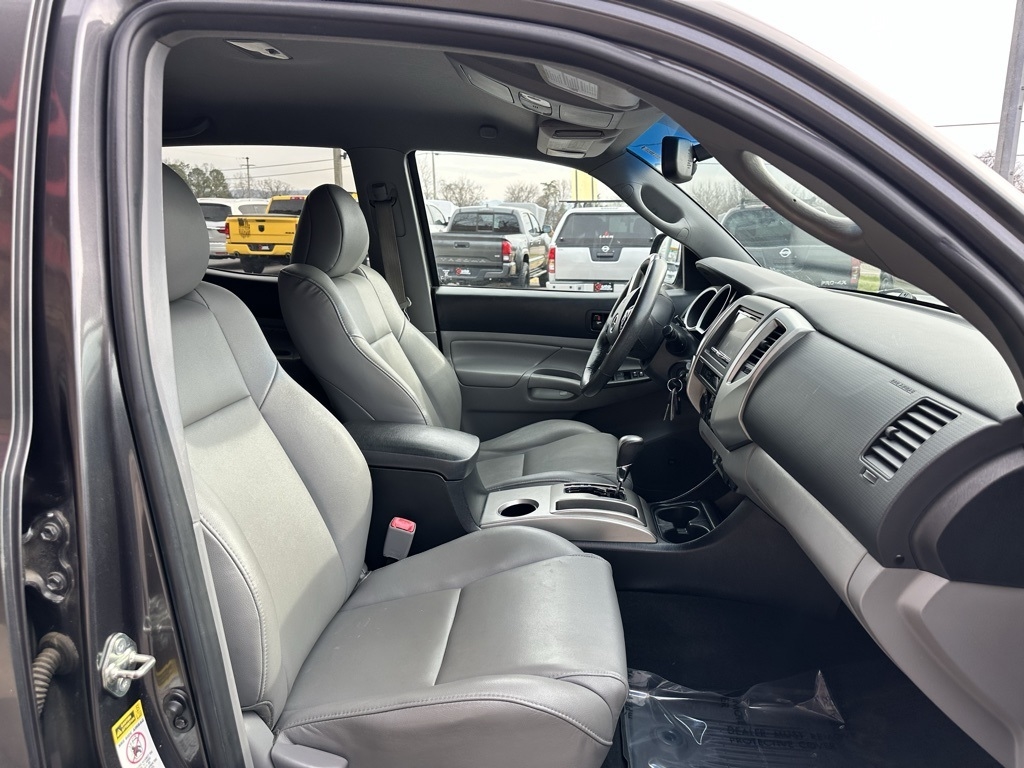 Toyota Tacoma 4WD Double Cab V6 MT (Natl) 2014