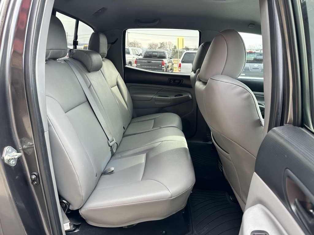 Toyota Tacoma 4WD Double Cab V6 MT (Natl) 2014