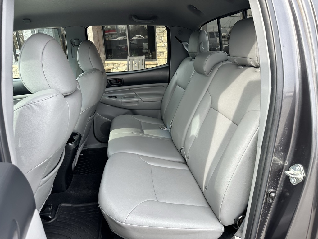 Toyota Tacoma 4WD Double Cab V6 MT (Natl) 2014