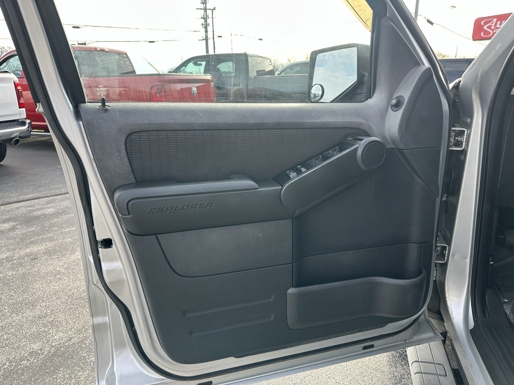 Ford Explorer Sport Trac RWD 4dr XLT 2010