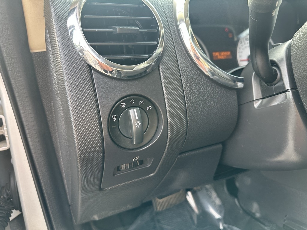 Ford Explorer Sport Trac RWD 4dr XLT 2010