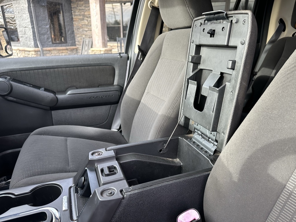 Ford Explorer Sport Trac RWD 4dr XLT 2010