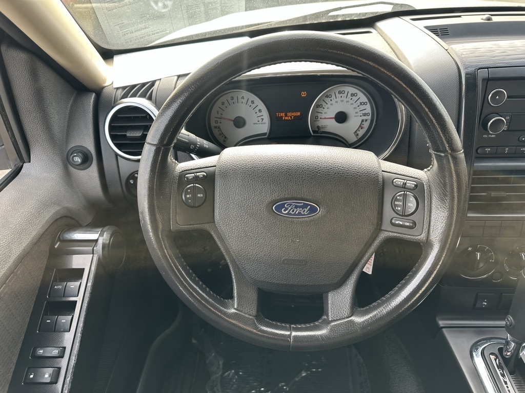 Ford Explorer Sport Trac RWD 4dr XLT 2010