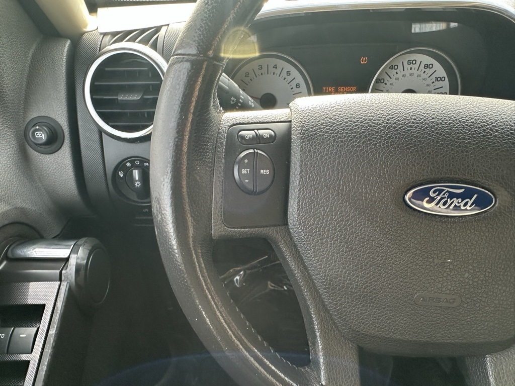 Ford Explorer Sport Trac RWD 4dr XLT 2010