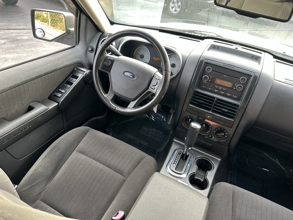 Ford Explorer Sport Trac RWD 4dr XLT 2010