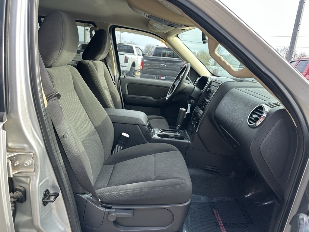 Ford Explorer Sport Trac RWD 4dr XLT 2010