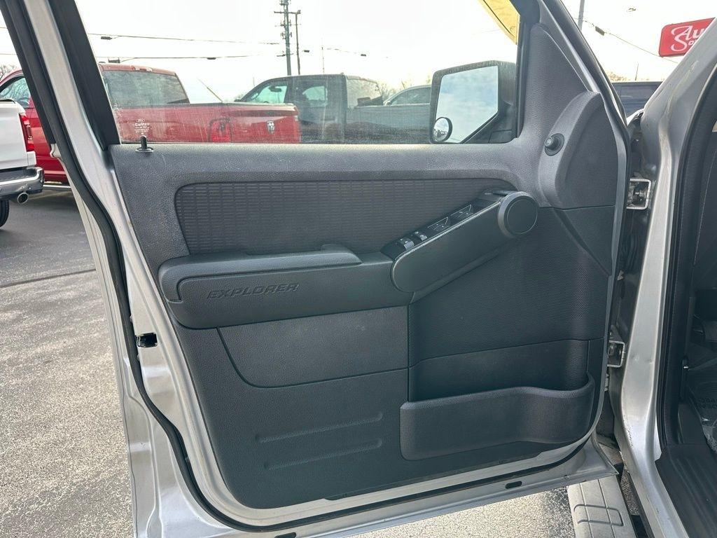 Ford Explorer Sport Trac RWD 4dr XLT 2010