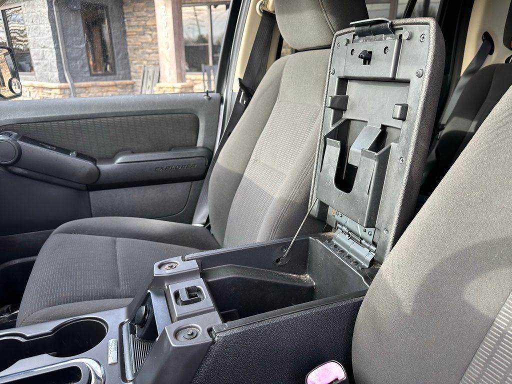 Ford Explorer Sport Trac RWD 4dr XLT 2010