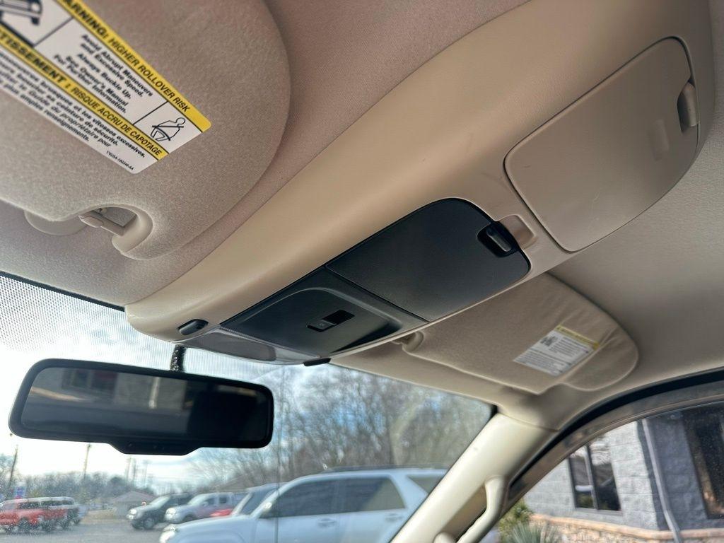 Ford Explorer Sport Trac RWD 4dr XLT 2010