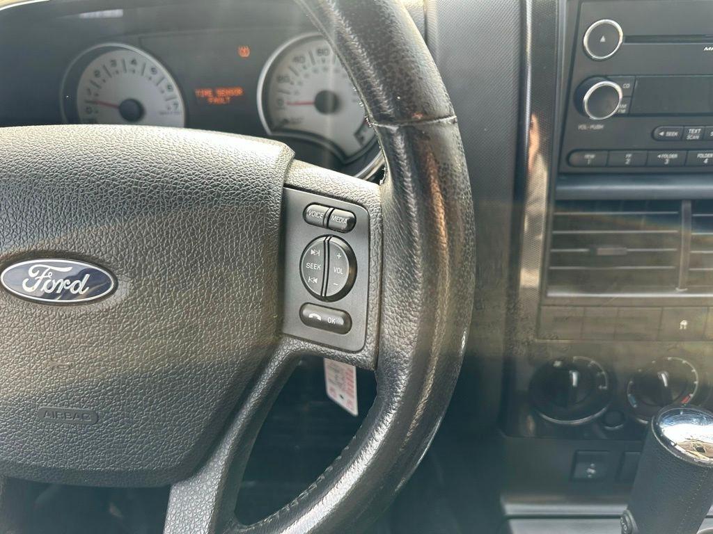 Ford Explorer Sport Trac RWD 4dr XLT 2010