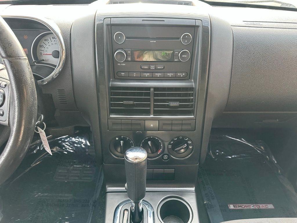 Ford Explorer Sport Trac RWD 4dr XLT 2010