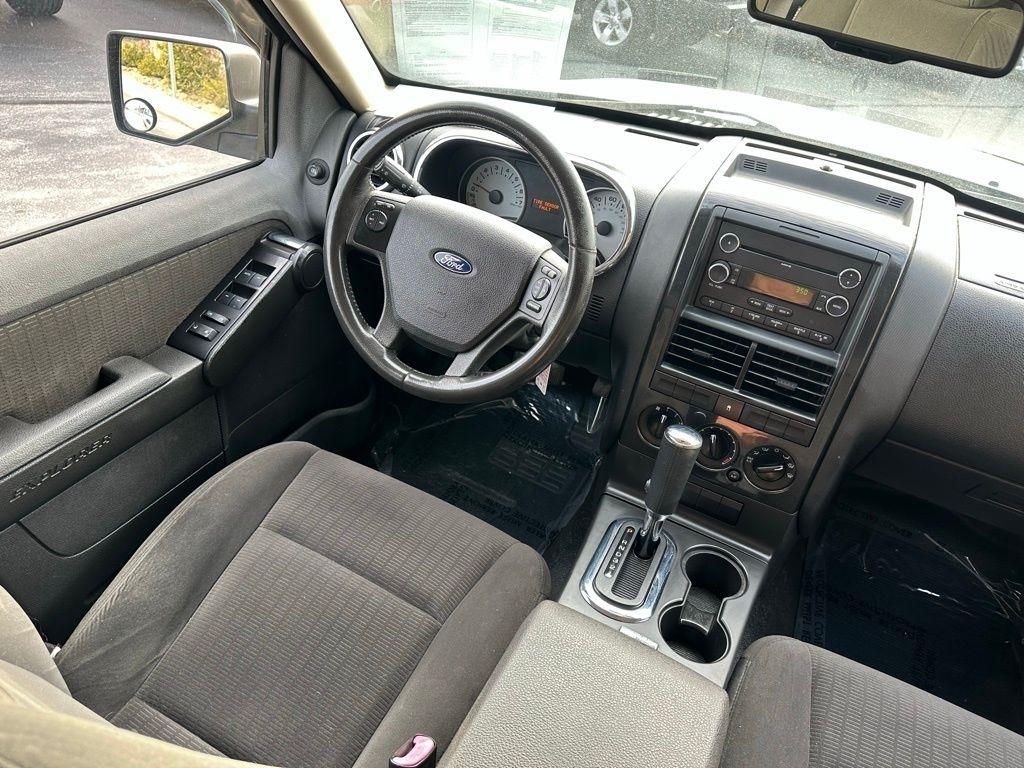 Ford Explorer Sport Trac RWD 4dr XLT 2010