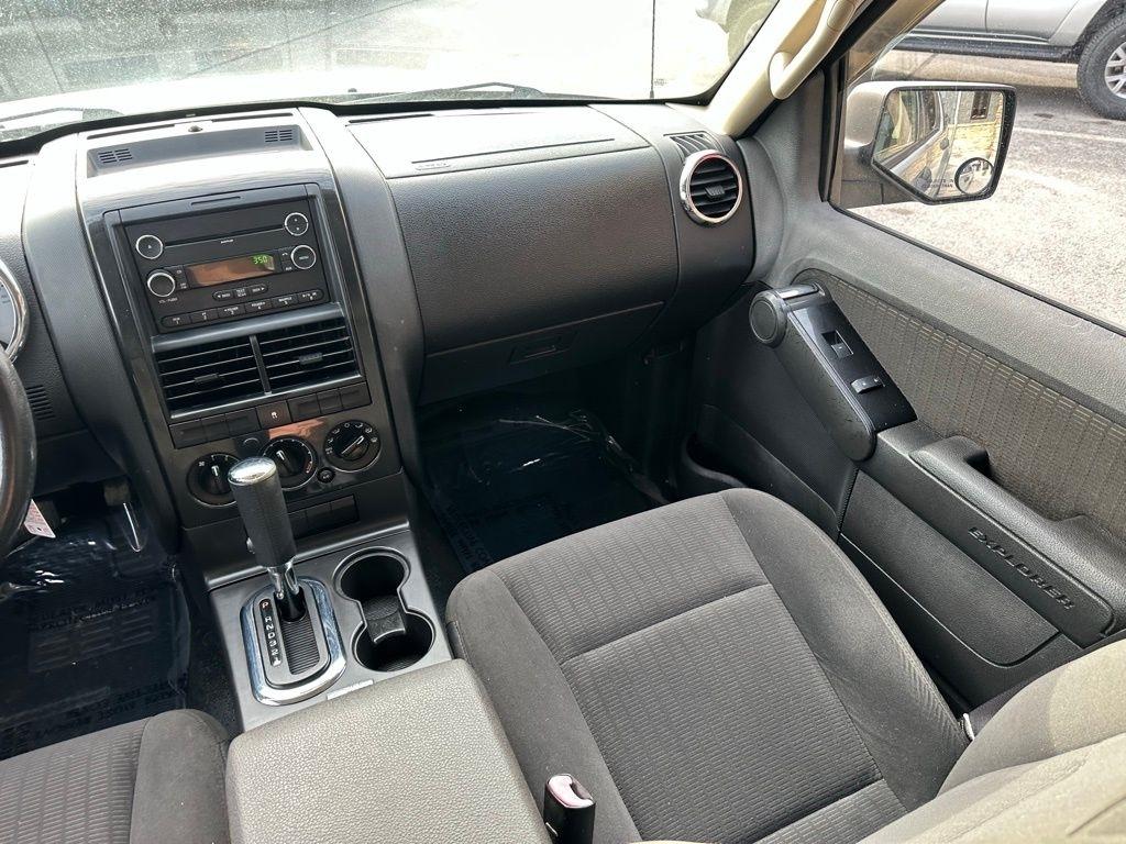 Ford Explorer Sport Trac RWD 4dr XLT 2010