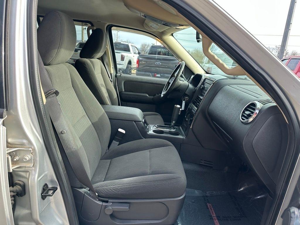 Ford Explorer Sport Trac RWD 4dr XLT 2010