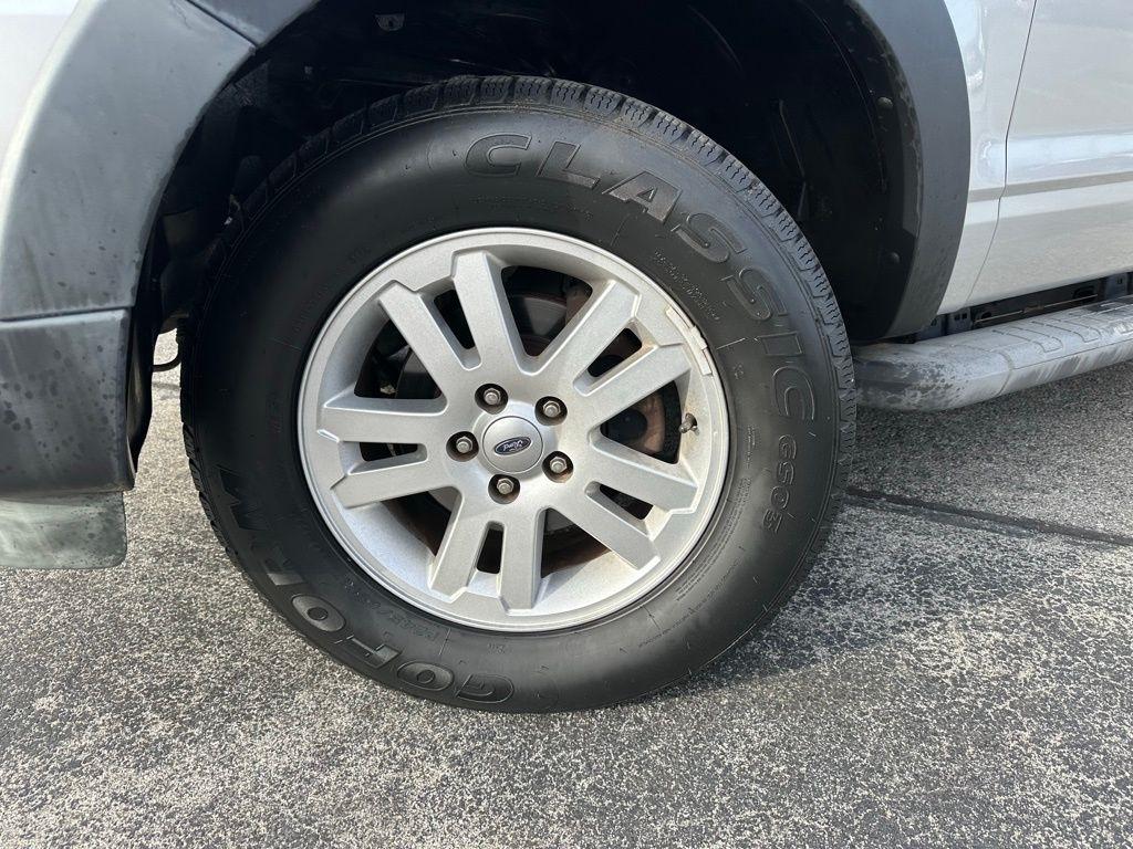 Ford Explorer Sport Trac RWD 4dr XLT 2010