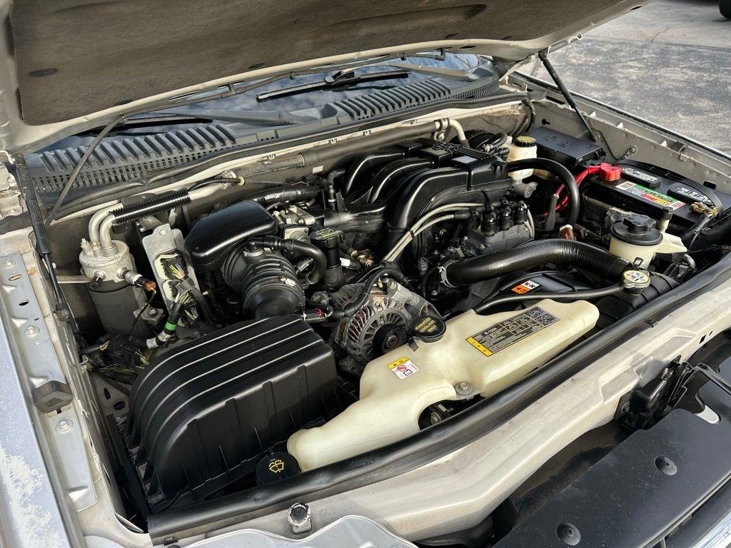 Ford Explorer Sport Trac RWD 4dr XLT 2010