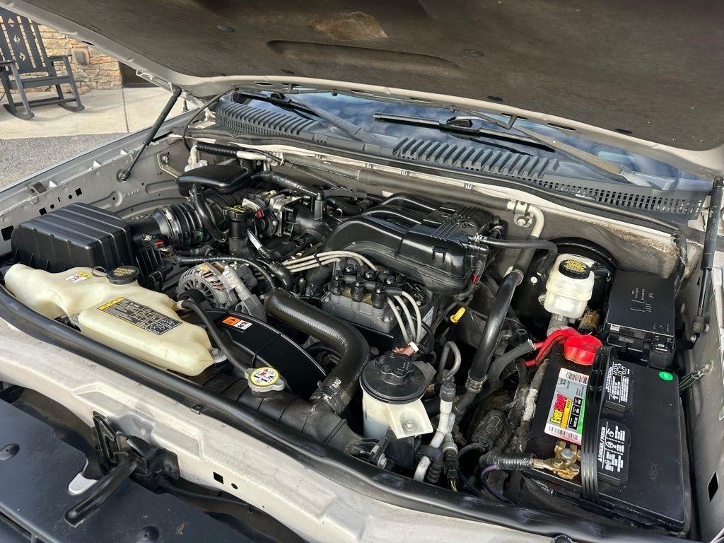 Ford Explorer Sport Trac RWD 4dr XLT 2010