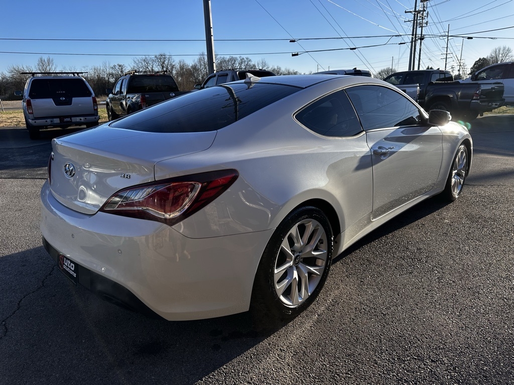 Hyundai Genesis Coupe 2dr V6 3.8L Auto Grand Touring w/Tan Lth 2013