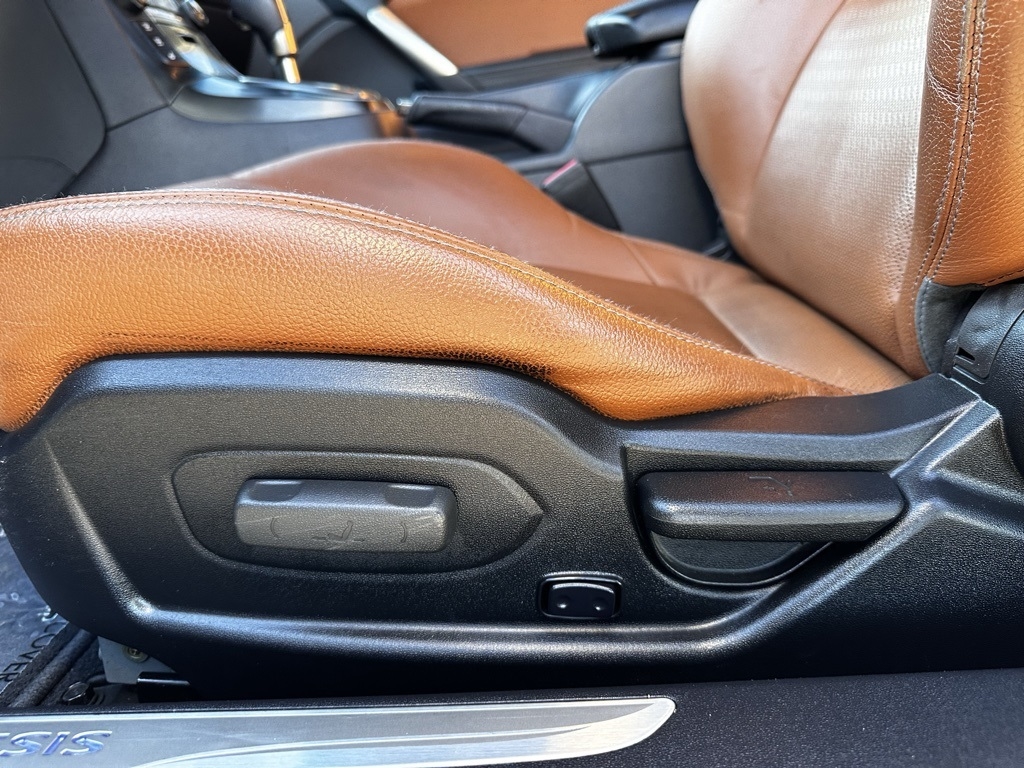 Hyundai Genesis Coupe 2dr V6 3.8L Auto Grand Touring w/Tan Lth 2013