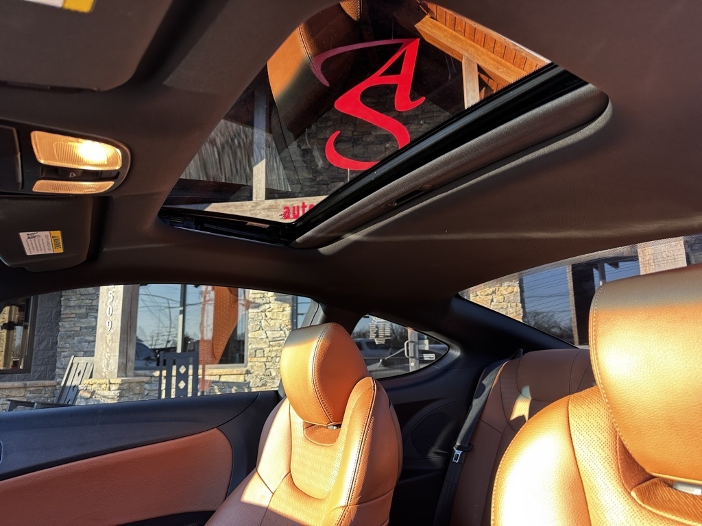 Hyundai Genesis Coupe 2dr V6 3.8L Auto Grand Touring w/Tan Lth 2013