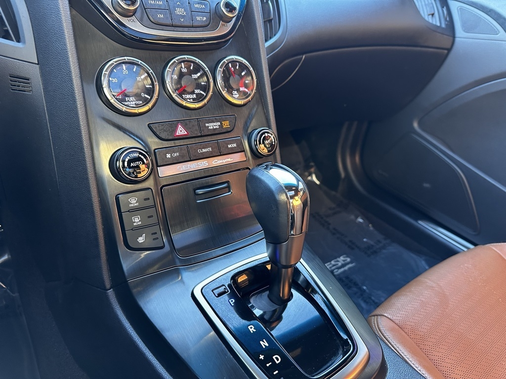 Hyundai Genesis Coupe 2dr V6 3.8L Auto Grand Touring w/Tan Lth 2013