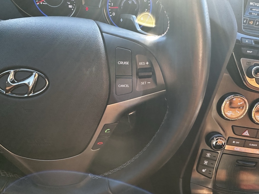 Hyundai Genesis Coupe 2dr V6 3.8L Auto Grand Touring w/Tan Lth 2013