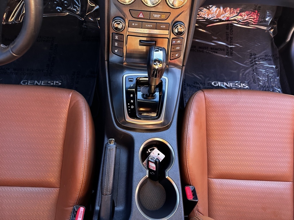 Hyundai Genesis Coupe 2dr V6 3.8L Auto Grand Touring w/Tan Lth 2013